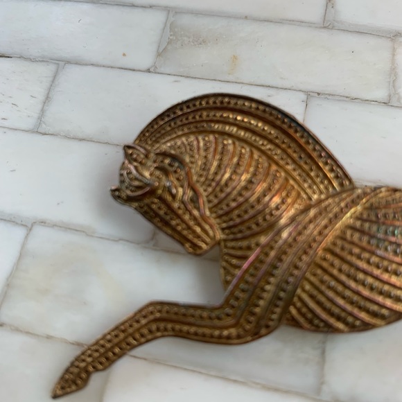 Vintage Gold Tone Leaping Etruscan Roman Style Horse Brooch - Picture 3 of 3